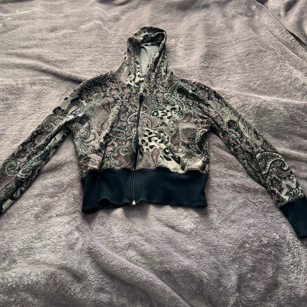 Vintage lightweight multi-print knit zip up with navy blue trim💜